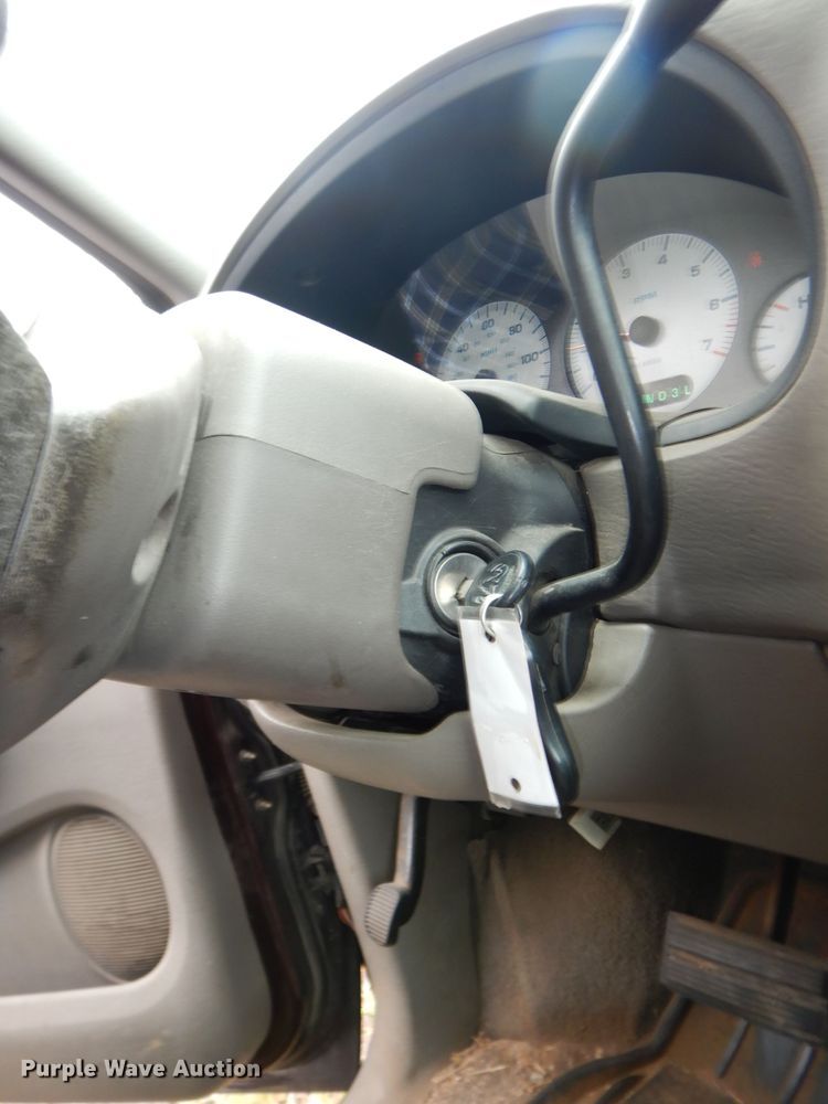 image for item KM9523 2003 Dodge Caravan Sport  SUV