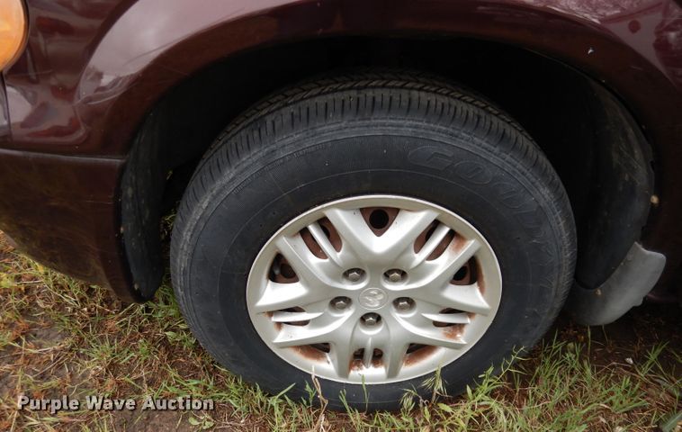 image for item KM9523 2003 Dodge Caravan Sport  SUV