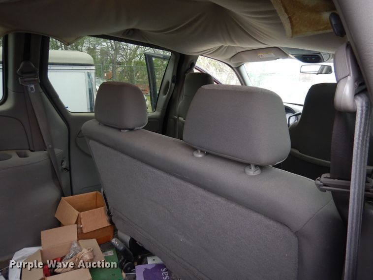 image for item KM9523 2003 Dodge Caravan Sport  SUV