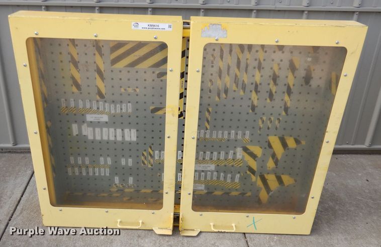 image for item KM9616 (2) tool cabinets