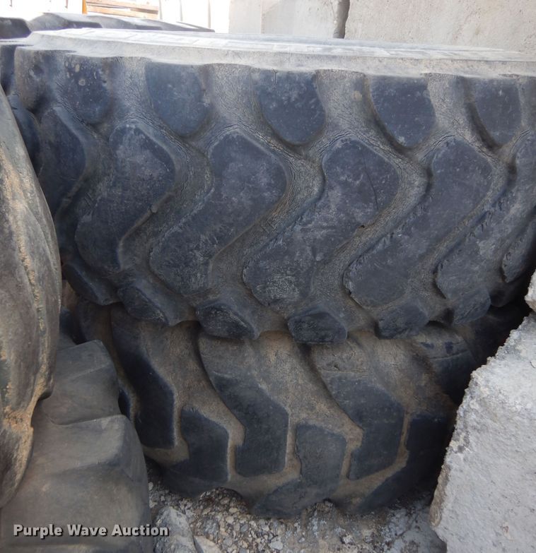 image for item KT9044 (6) 20.5-25 tires