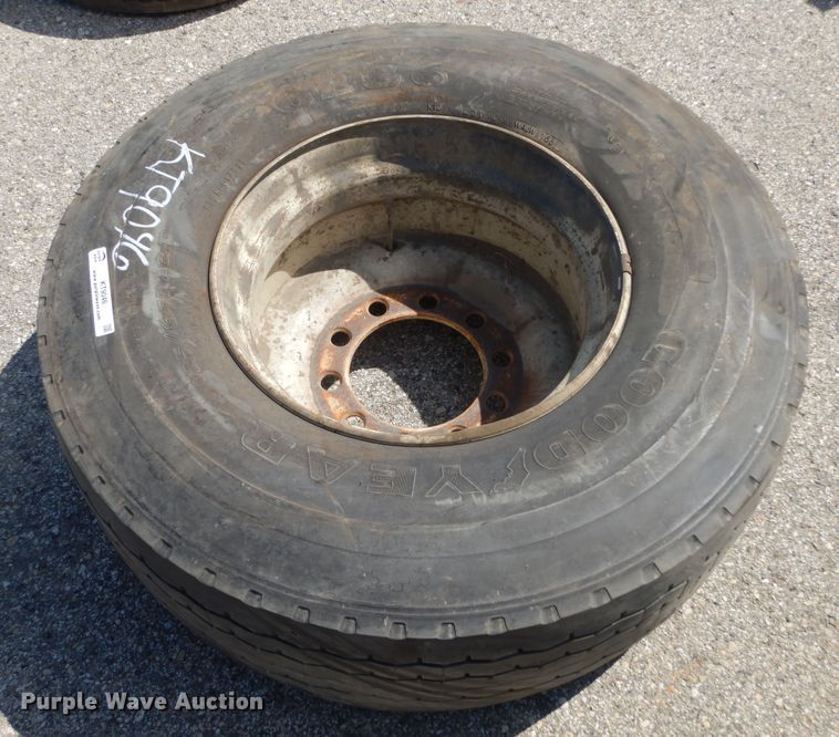 image for item KT9046 425/65R22.5 tire and wheel