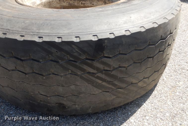 image for item KT9046 425/65R22.5 tire and wheel