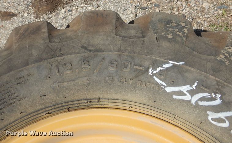 image for item KT9047 425/65R22.5 tire and wheel