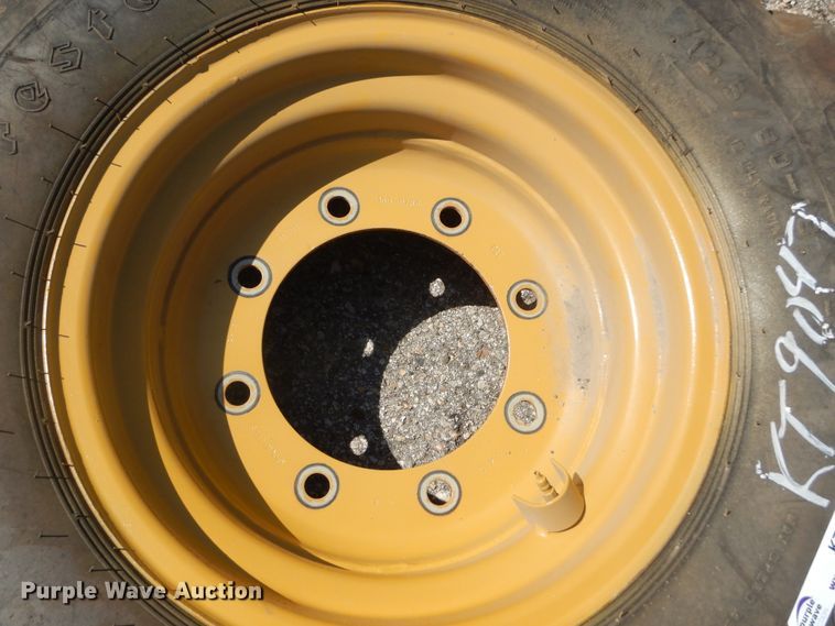 image for item KT9047 425/65R22.5 tire and wheel