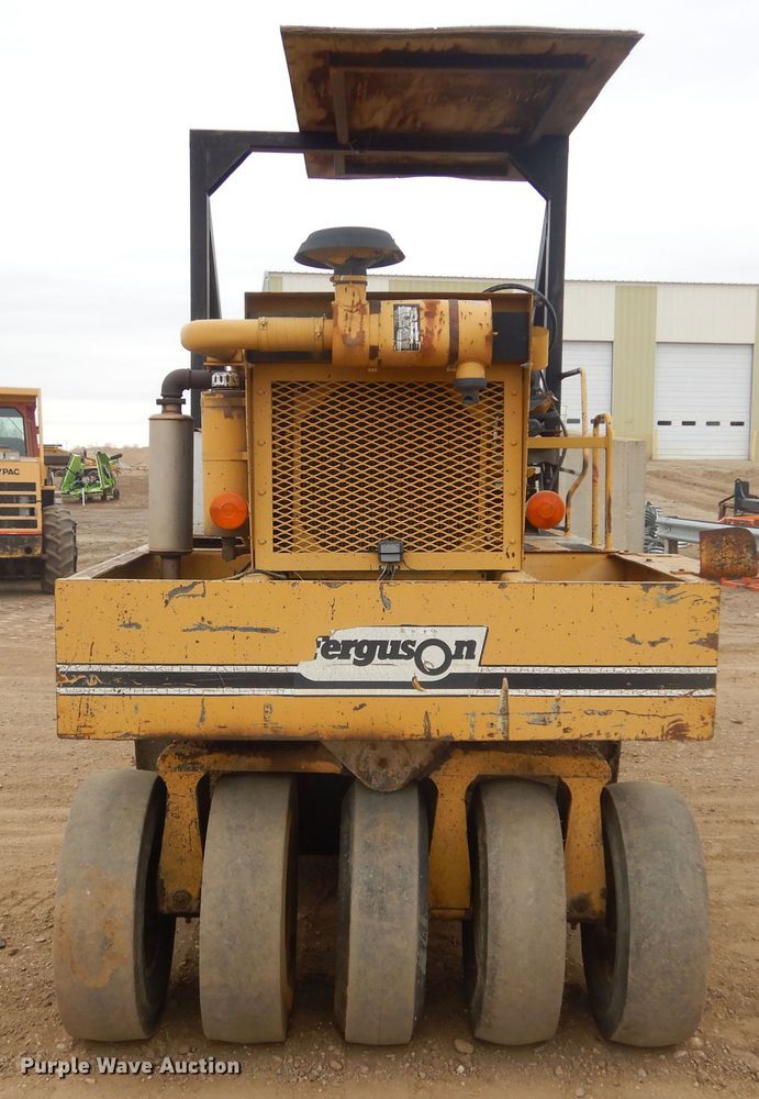 image for item KT9092 1987 Ferguson SP-912  pneumatic roller