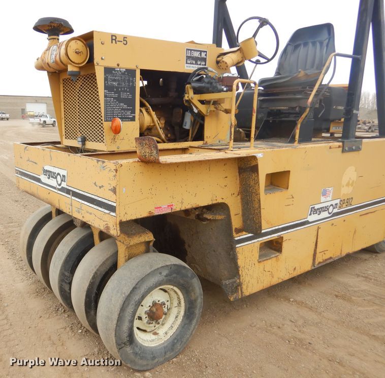 image for item KT9092 1987 Ferguson SP-912  pneumatic roller