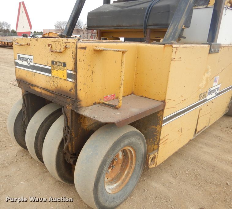 image for item KT9092 1987 Ferguson SP-912  pneumatic roller