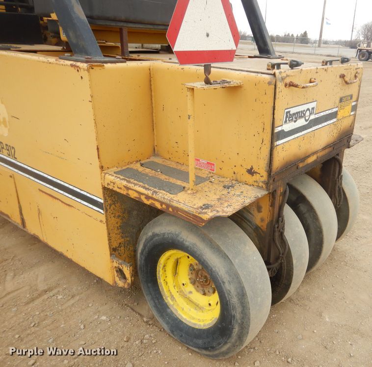 image for item KT9092 1987 Ferguson SP-912  pneumatic roller