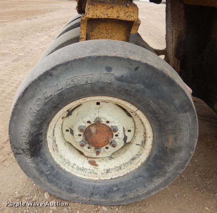 image for item KT9092 1987 Ferguson SP-912  pneumatic roller