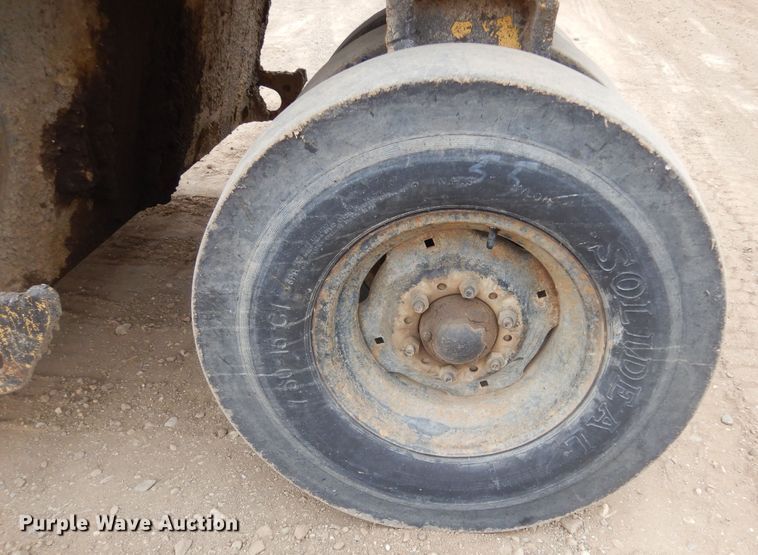 image for item KT9092 1987 Ferguson SP-912  pneumatic roller