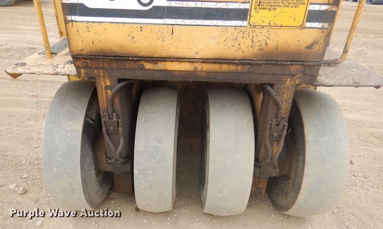 image for item KT9092 1987 Ferguson SP-912  pneumatic roller