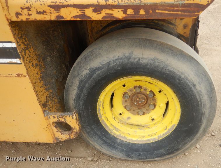 image for item KT9092 1987 Ferguson SP-912  pneumatic roller