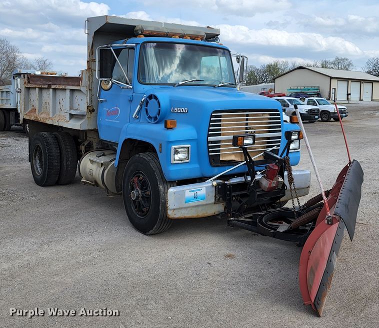 image for item KT9733 1988 Ford L9000  dump truck