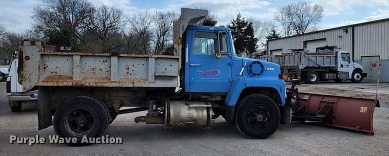 image for item KT9733 1988 Ford L9000  dump truck