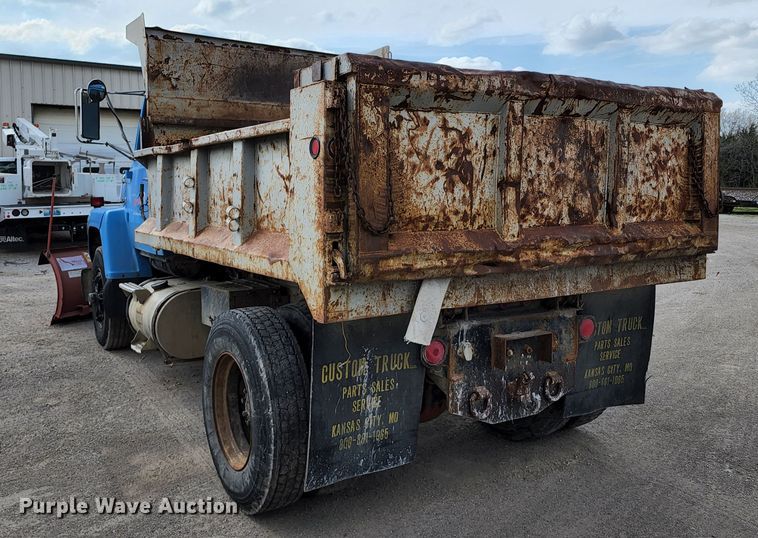 image for item KT9733 1988 Ford L9000  dump truck