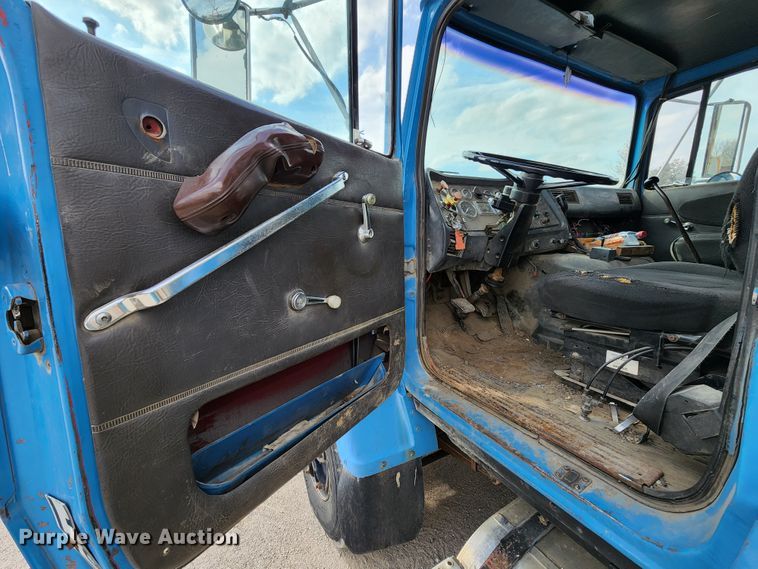 image for item KT9733 1988 Ford L9000  dump truck