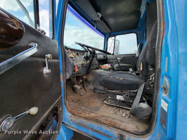 image for item KT9733 1988 Ford L9000  dump truck