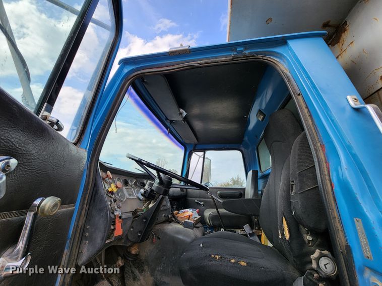 image for item KT9733 1988 Ford L9000  dump truck