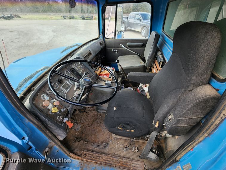 image for item KT9733 1988 Ford L9000  dump truck