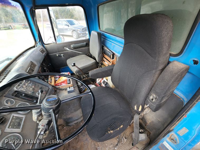 image for item KT9733 1988 Ford L9000  dump truck