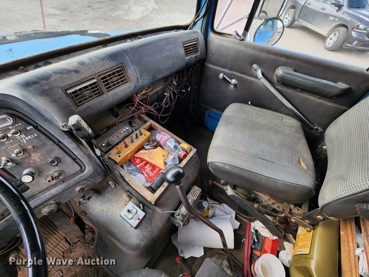 image for item KT9733 1988 Ford L9000  dump truck