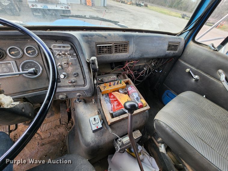 image for item KT9733 1988 Ford L9000  dump truck