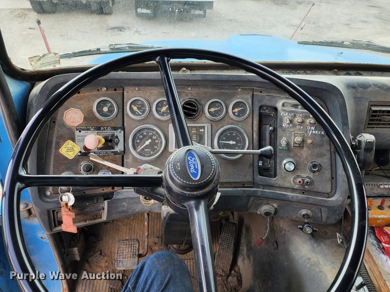 image for item KT9733 1988 Ford L9000  dump truck