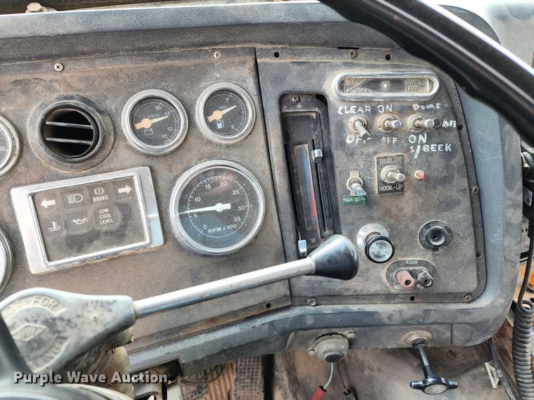 image for item KT9733 1988 Ford L9000  dump truck