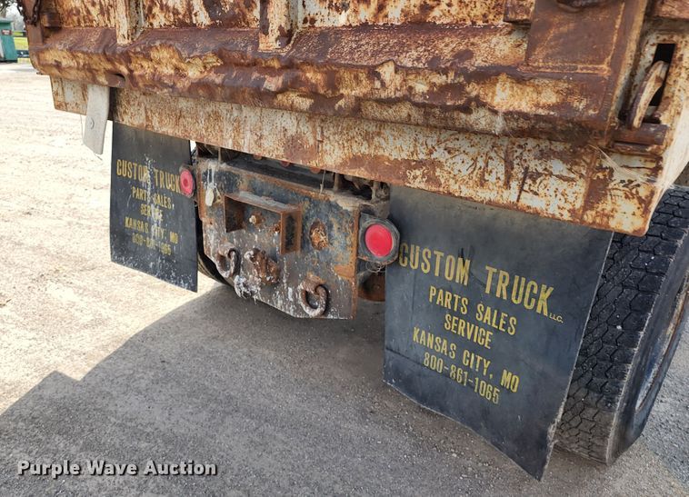 image for item KT9733 1988 Ford L9000  dump truck