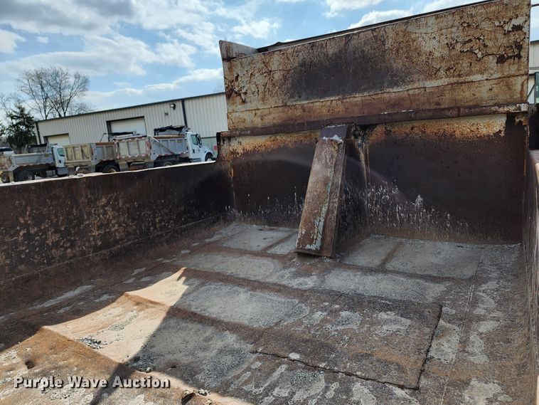 image for item KT9733 1988 Ford L9000  dump truck