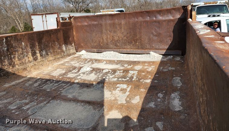 image for item KT9733 1988 Ford L9000  dump truck