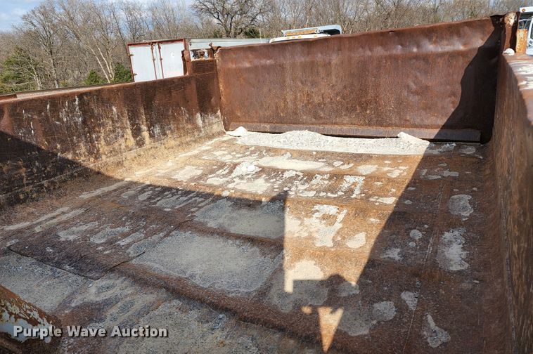 image for item KT9733 1988 Ford L9000  dump truck