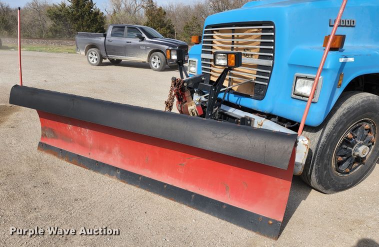 image for item KT9733 1988 Ford L9000  dump truck