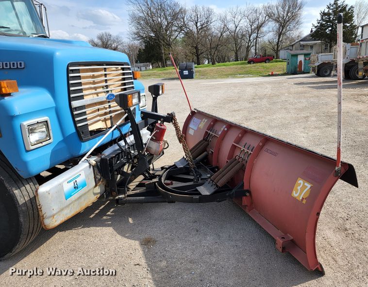 image for item KT9733 1988 Ford L9000  dump truck