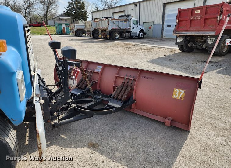 image for item KT9733 1988 Ford L9000  dump truck