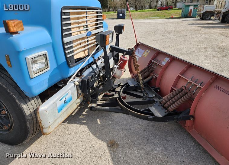 image for item KT9733 1988 Ford L9000  dump truck