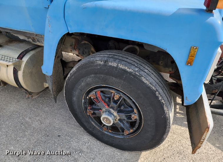 image for item KT9733 1988 Ford L9000  dump truck