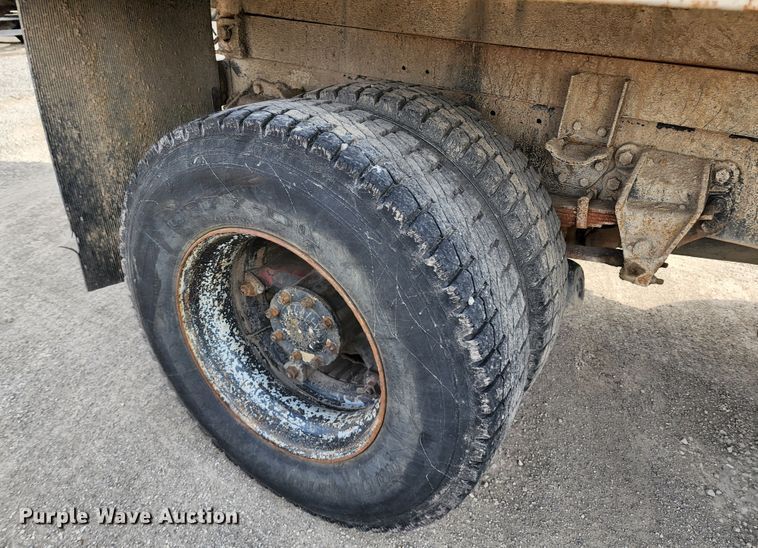 image for item KT9733 1988 Ford L9000  dump truck