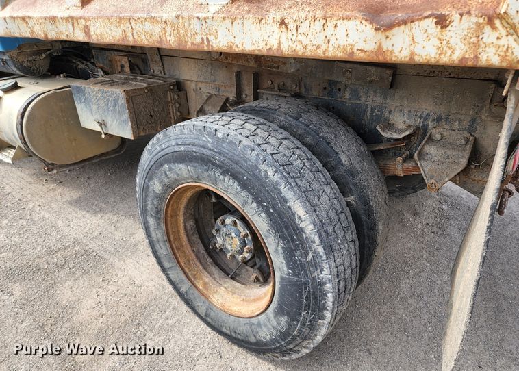 image for item KT9733 1988 Ford L9000  dump truck