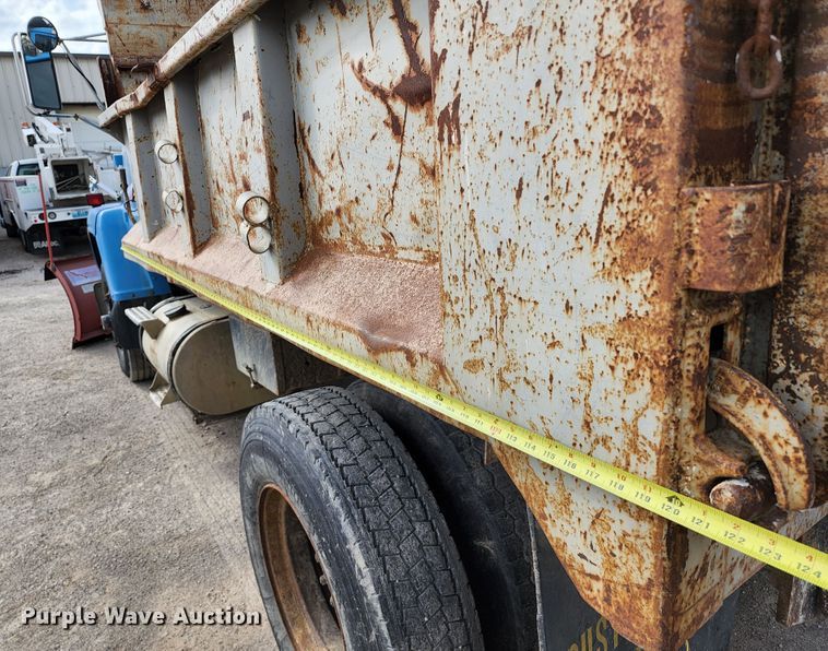 image for item KT9733 1988 Ford L9000  dump truck