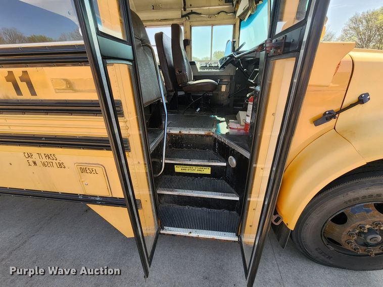 image for item KT9853 2003 International 3800  school bus