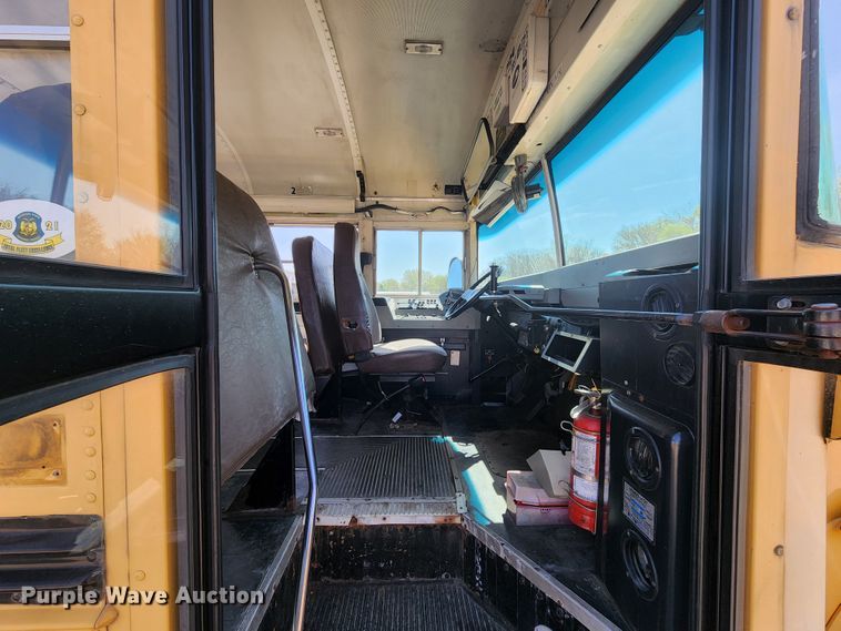 image for item KT9853 2003 International 3800  school bus