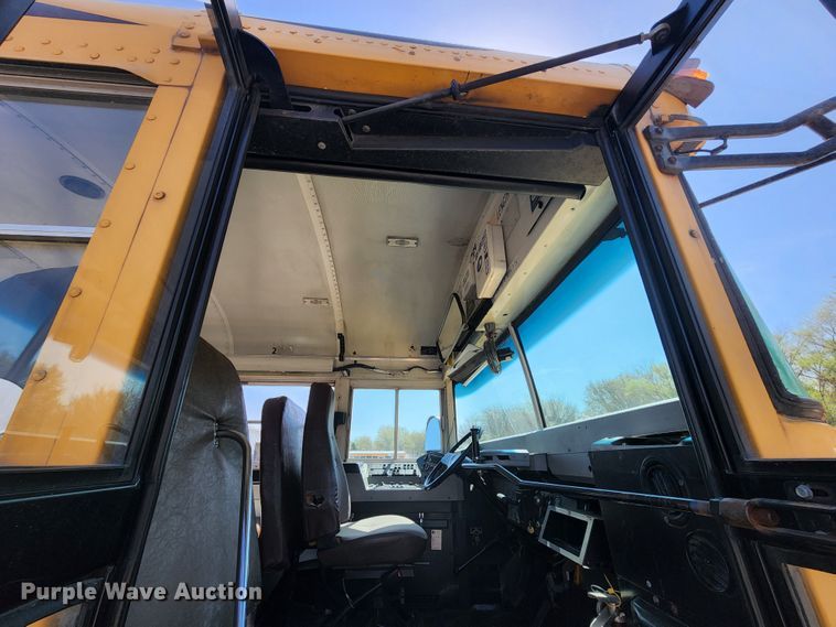 image for item KT9853 2003 International 3800  school bus