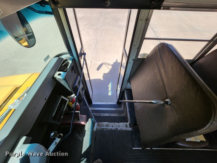 image for item KT9853 2003 International 3800  school bus