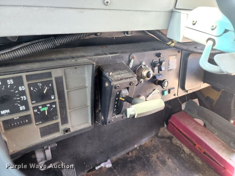 image for item KT9853 2003 International 3800  school bus