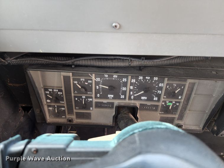 image for item KT9853 2003 International 3800  school bus