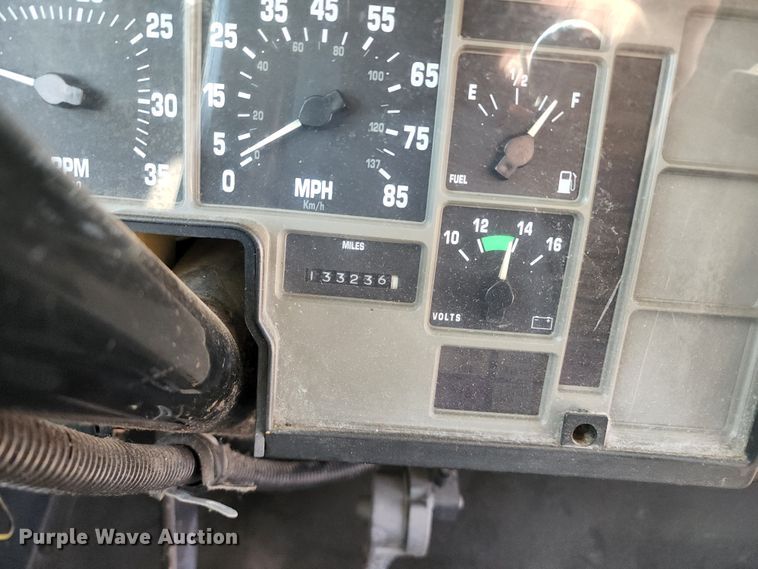 image for item KT9853 2003 International 3800  school bus