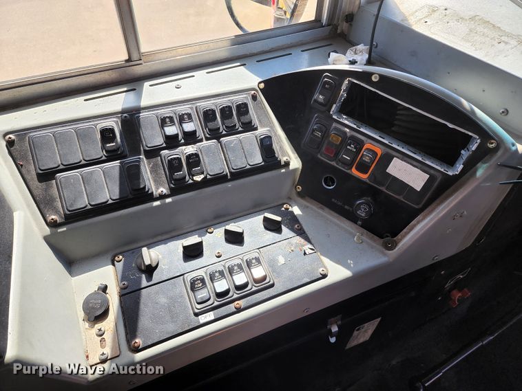 image for item KT9853 2003 International 3800  school bus