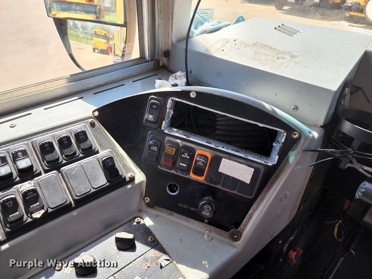 image for item KT9853 2003 International 3800  school bus